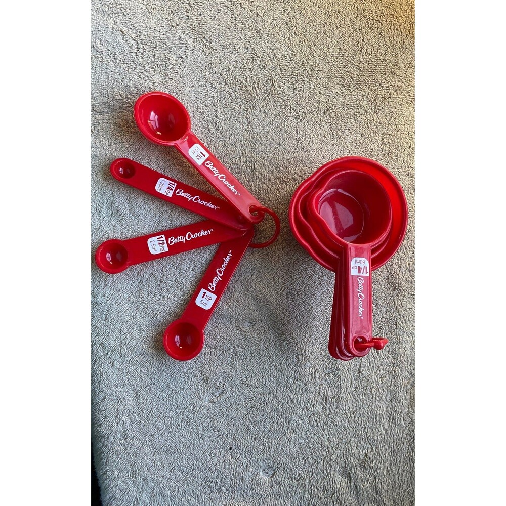 Betty Crocker measuring cups